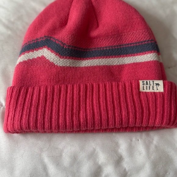 Salt Life women’s Pink Beanie - Picture 1 of 4